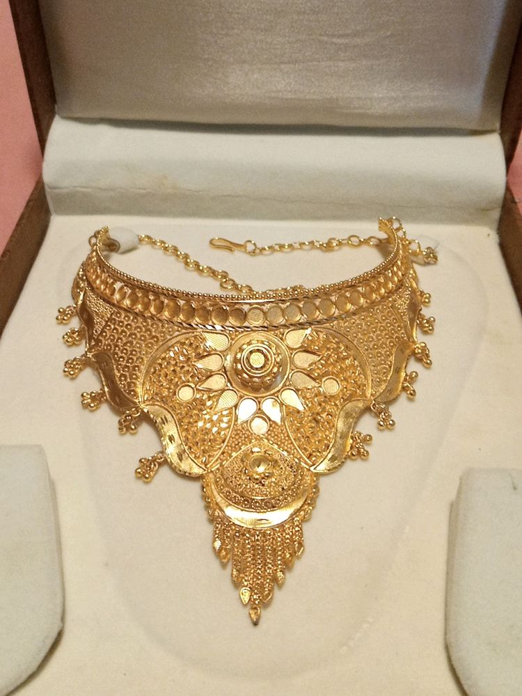 Guarantee Necklace Beautifully Desighned..one Time