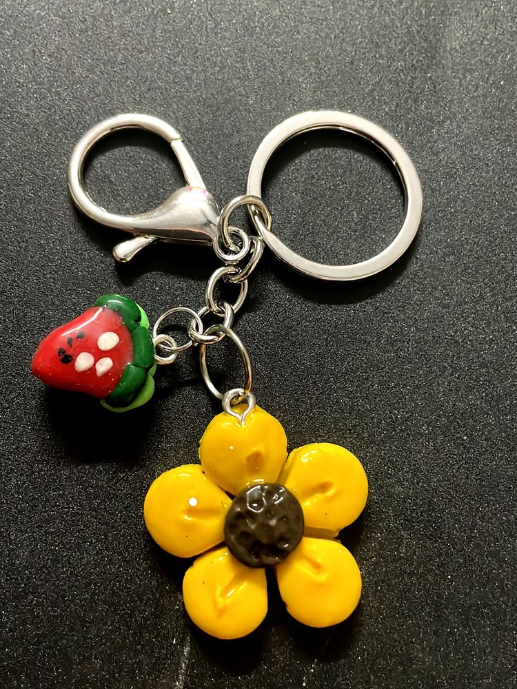 Daisy Flower And Strawberry Keychain