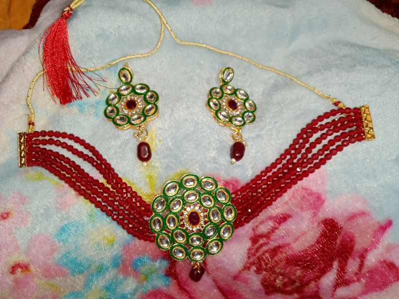 Graceful Kundan Chokar Set