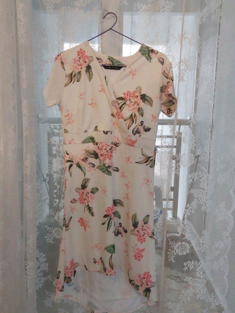 Floral A-line dress with V neck cut