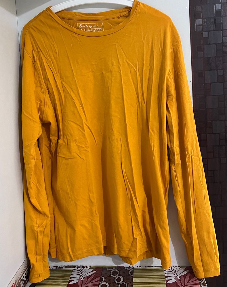 Men mustard yellow round neck tshirt