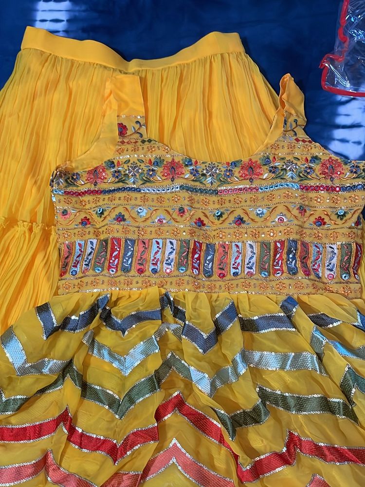 Preety Yellow Choli With Duppatta