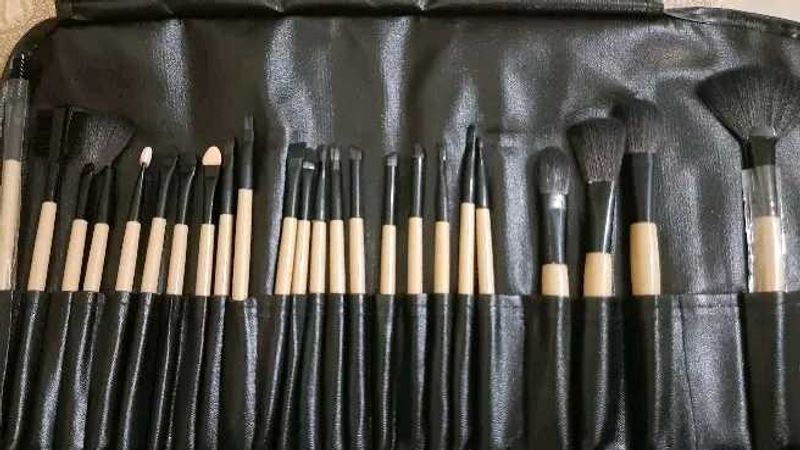 24 Makeup Brushes