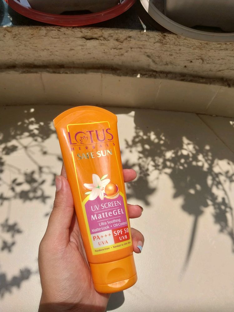 Lotus Harbals Suncream Spf50