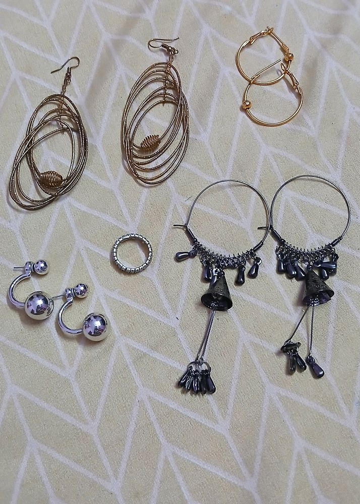 4 Earrings With A Stone Ring