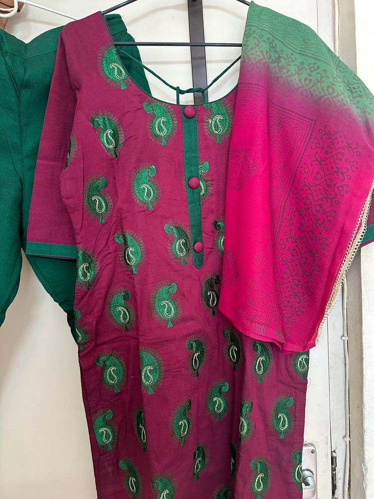 Ethnic Kurta With Pant And Dupatta