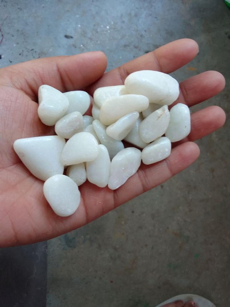 1kg White Pebbles