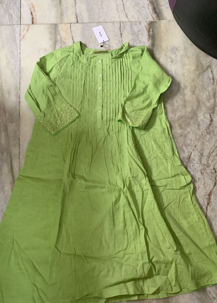 Beautiful green kurti with awesome sleeves design