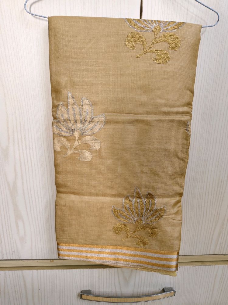 Beautiful Light Weight New Saree With Thread Work