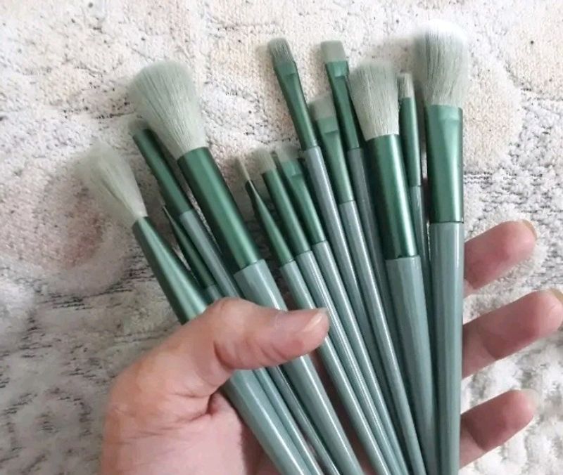 Brand New 10 Makeup Brush Sale ❗❗