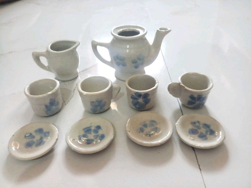 TOYS Porcelain Tea Cup And Saucers Set