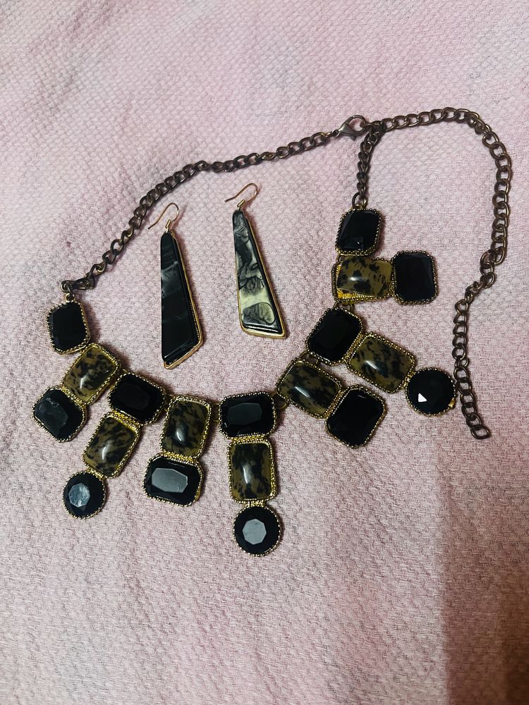 Black Party Wear Necklace with Earrings