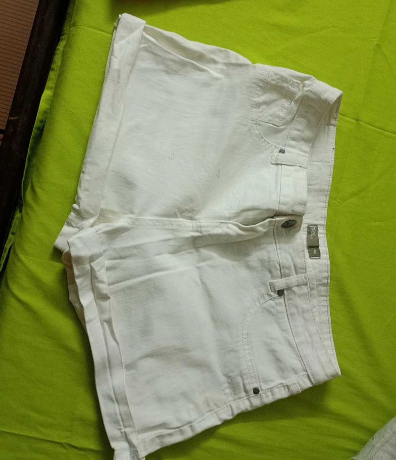 Set Of 2 Shorts Stretchable,Unused N Easy Wear