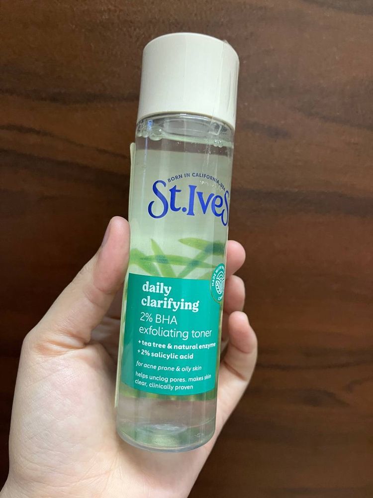 St. Ives Daily Clarifying 2% BHA Exfoliating Toner