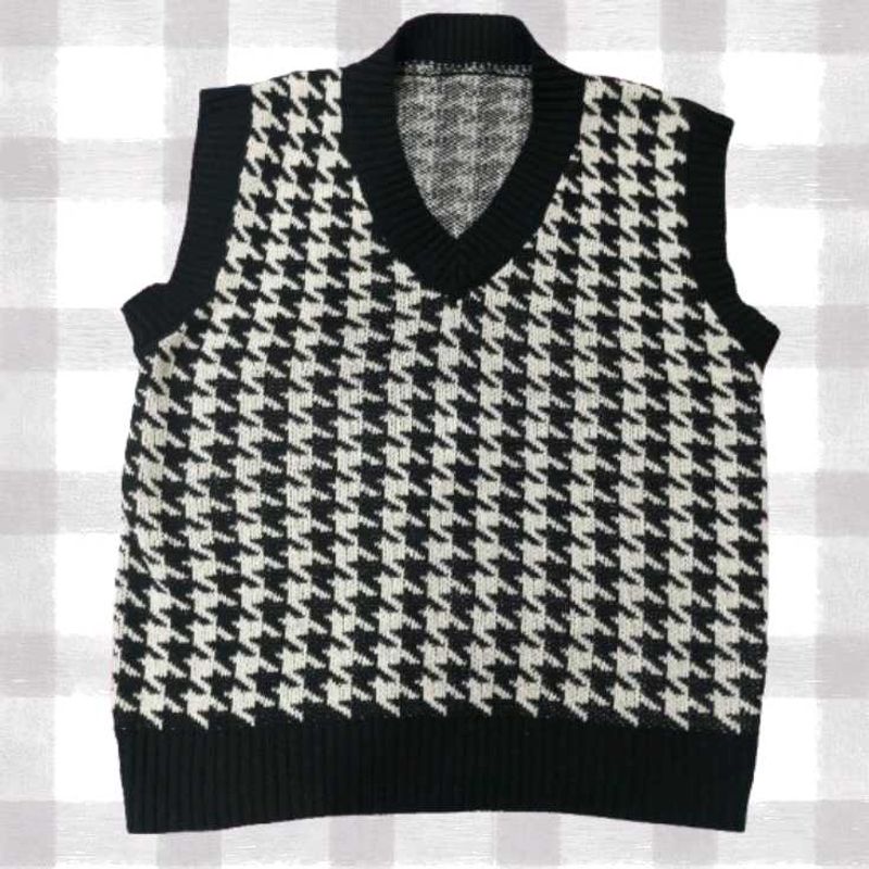 URBANIC Oversized Sweater Vest