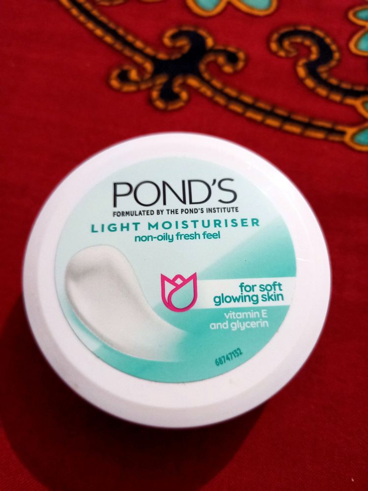 Ponds Light Moisture