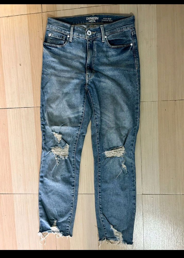 Levis Damaged Straight Fit Jeans