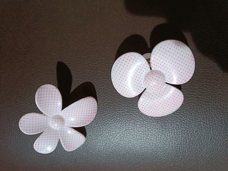 White Flower Clips Combo