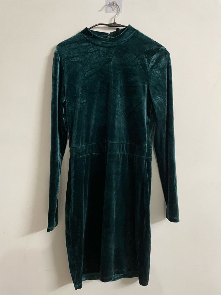 Divided HM Green Velvet Back Open Dress