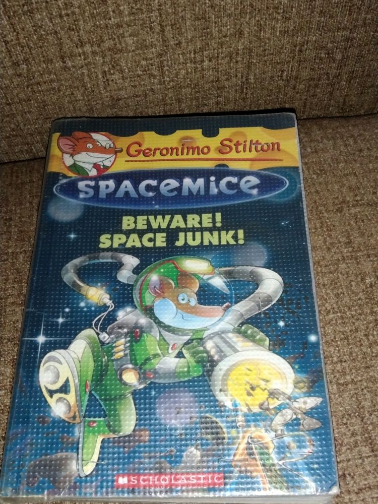 Scholastic Geronimo Stilton Space Mice