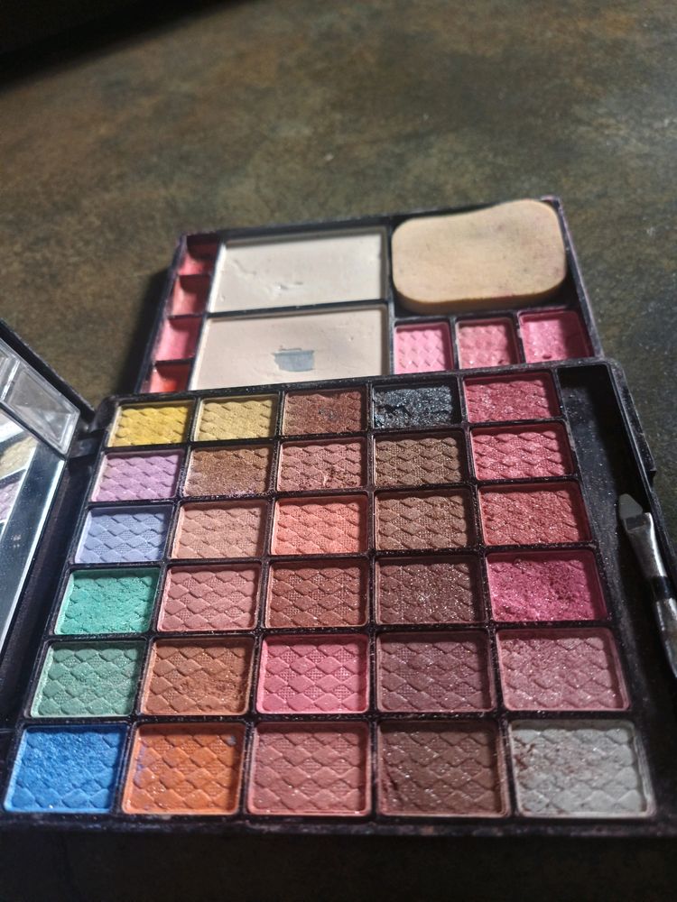 30 Shades Eyeshadow