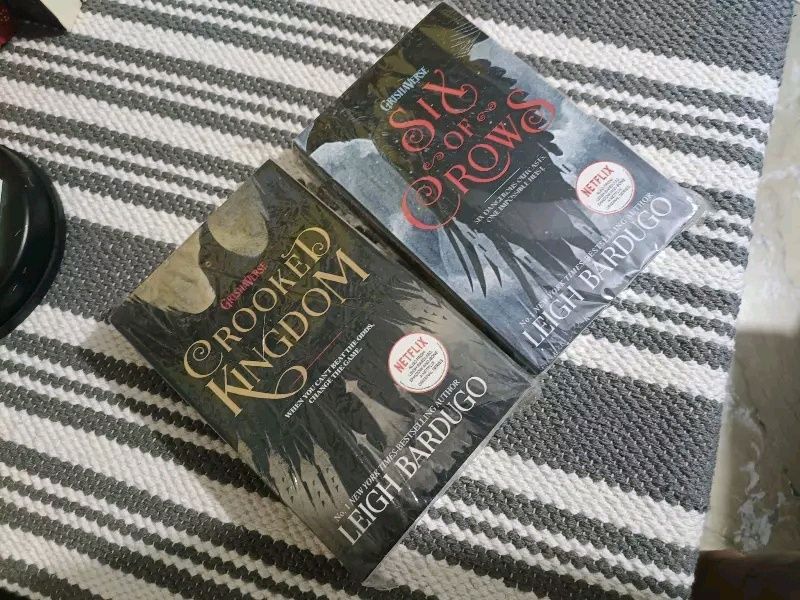 Crooked Kingdom+ Six Of Crows Book