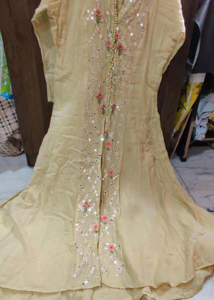 Beautiful Thread Embroidery Cream Kurta