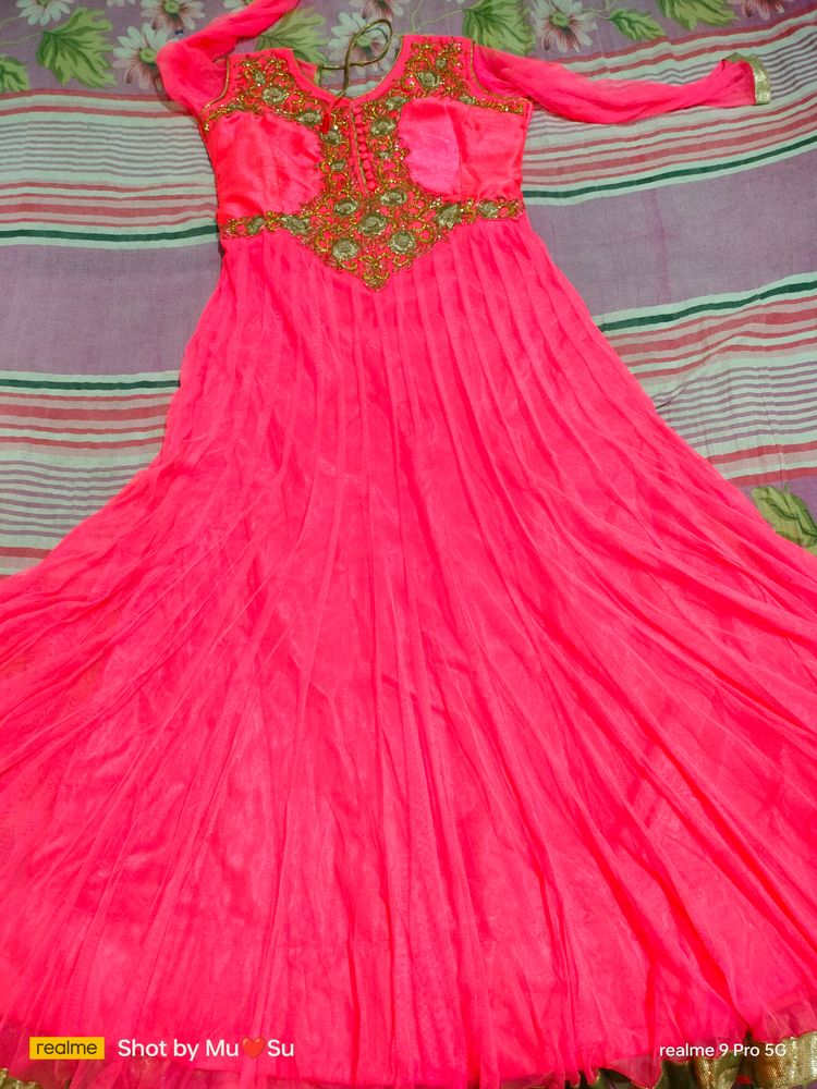 💗Heavy Net Gown With Dupatta Nd Pazama Also ❤️it's So Beautiful 😍 Also It Have A Heavy Gher .. 💗