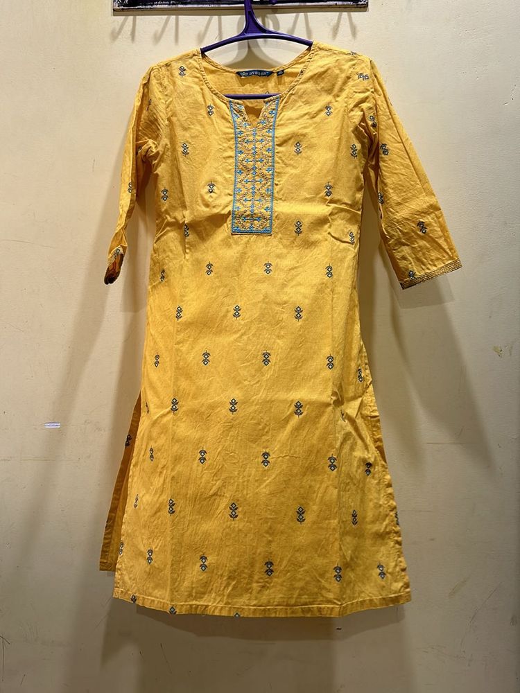 Avaasa Yellow Kurta Size M