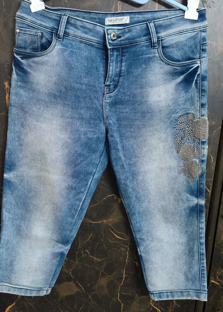 Women Casual Blue Denim Jeans (3/4 Length Of Leg)