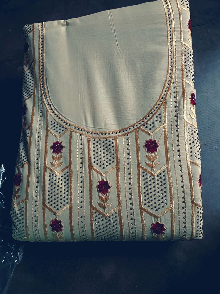 Unstitched Suit With Dupatta..