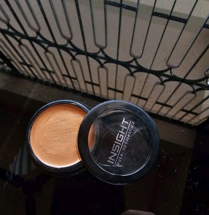 Insight Makeup Essential Concealer.