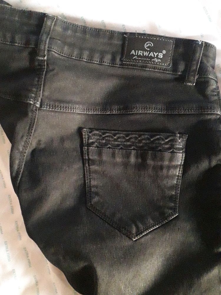 New Black Airways Capri