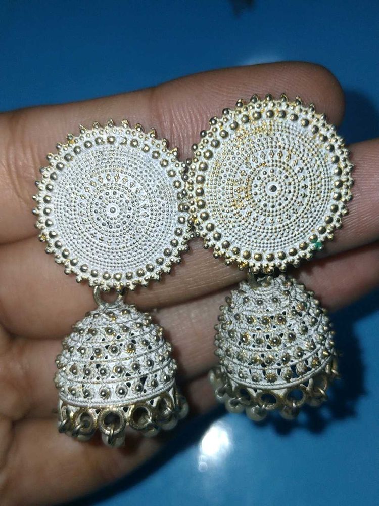 White Beautiful Earnings