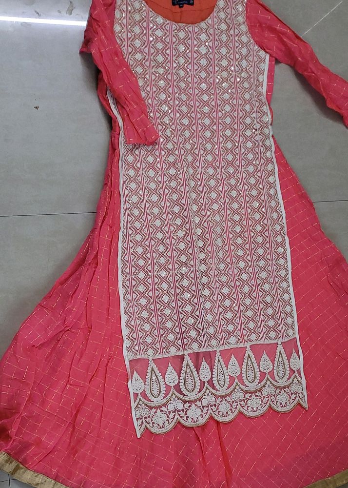 A Very Beautiful Light Weight Easy To Carry Party Wear Dress/gown