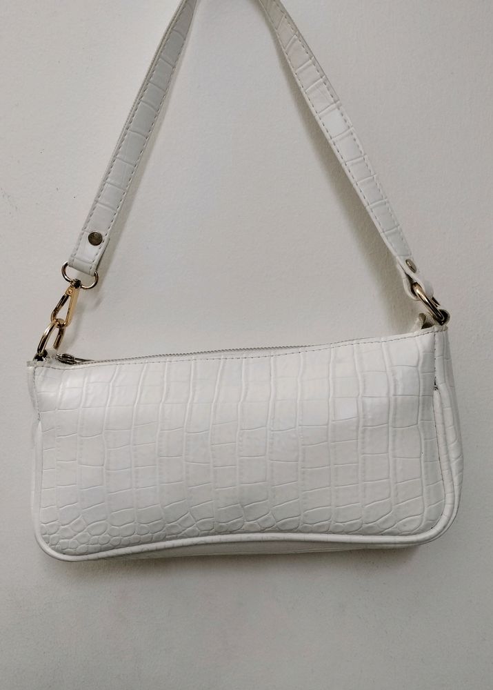 Pretty White Sling Bag 🎀