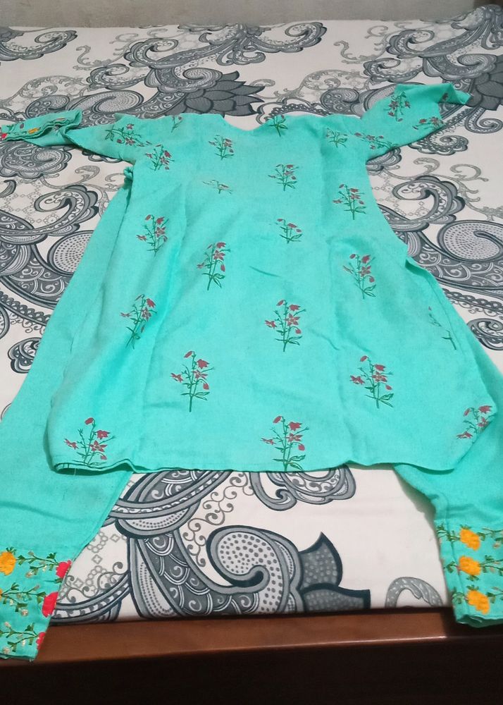 I Am Selling Kurta And Pant Set