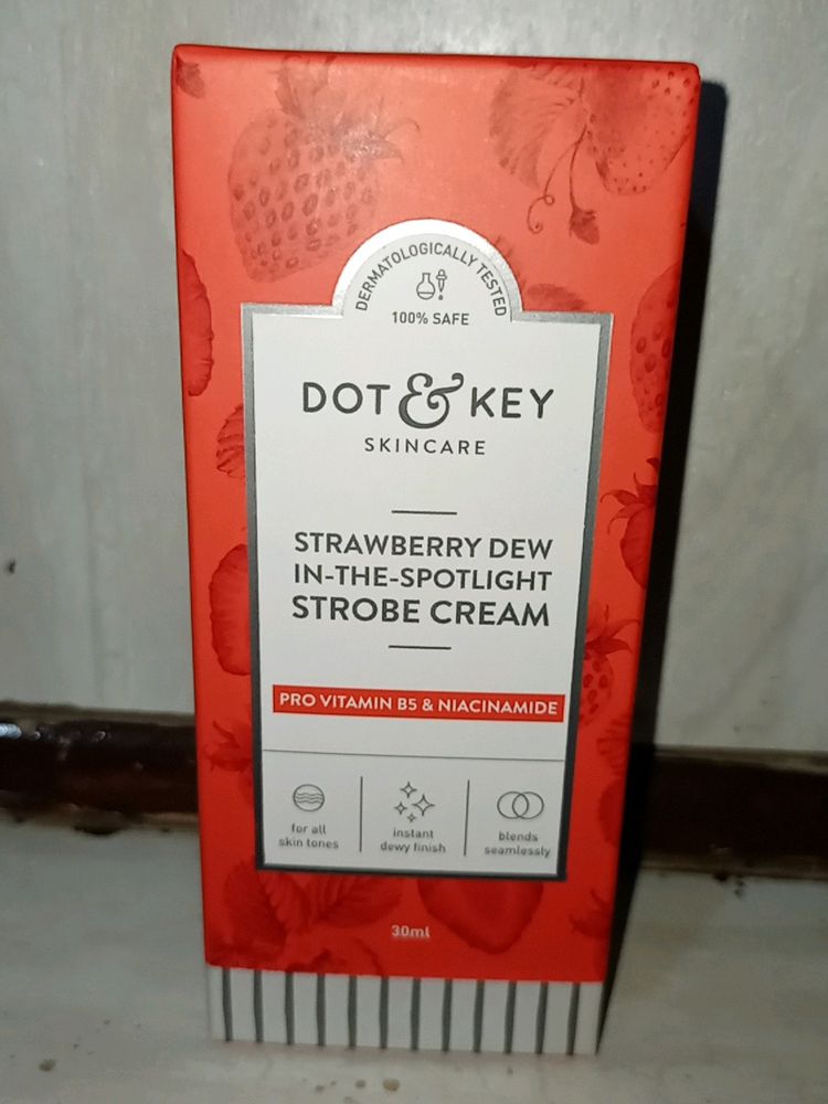 Dot & Key Strobe Cream Strawberry