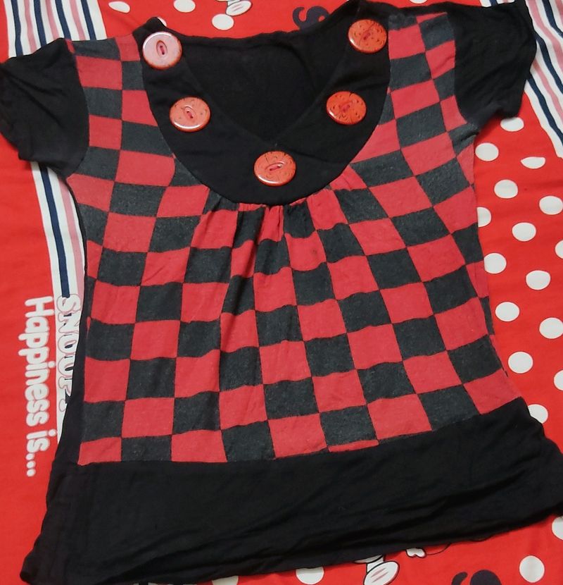 Much More Stretchable Black Top With Red Blocks👕