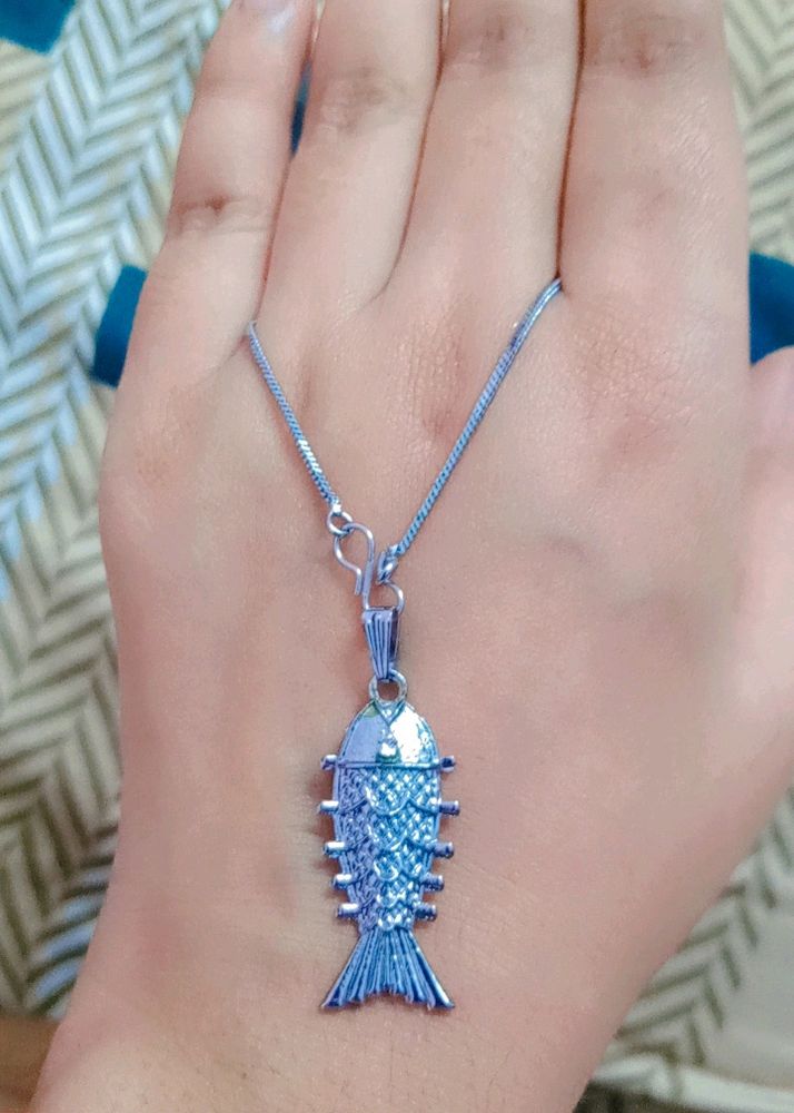 Neckchain Fish Pendant