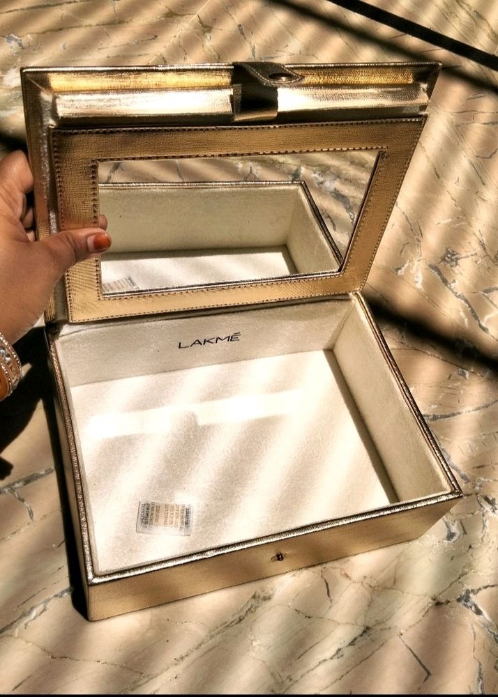 Lakme Vanity Box With Mirror