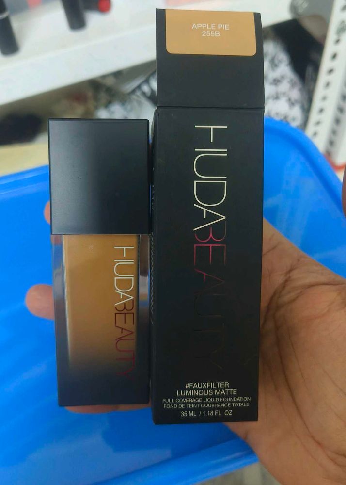 Huda Beauty Foundation - Apple Pie