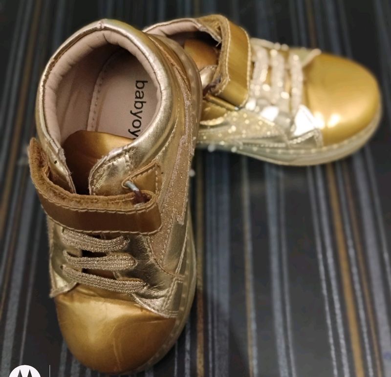 BabyOye Golden Sneaker for girl