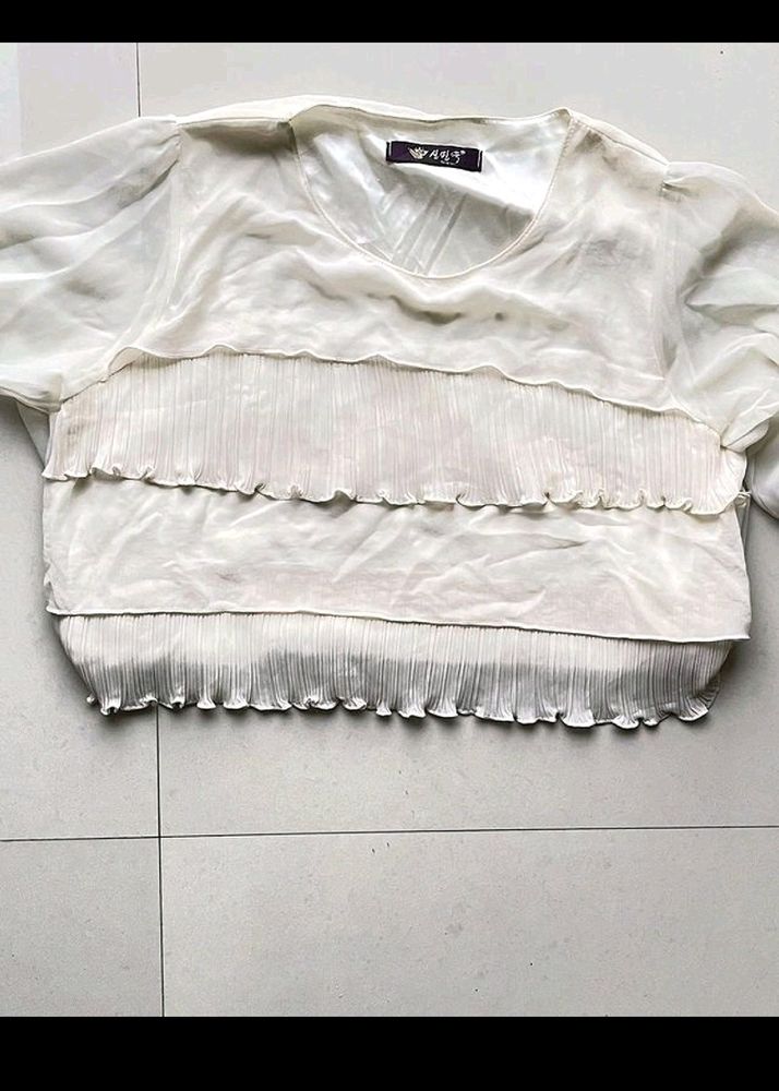 Cute White Ruffle Top 🤍