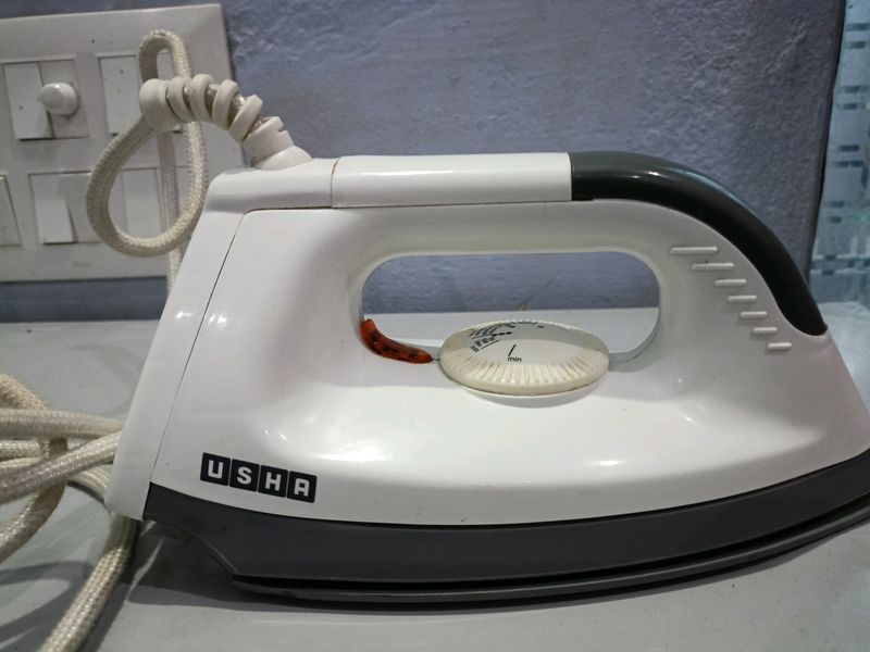 Usha EI 1602 1000 W Dry iron