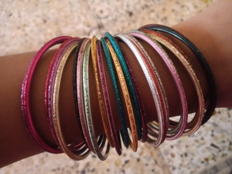 Multicolored  Metal bangles, which is in 2.6 size