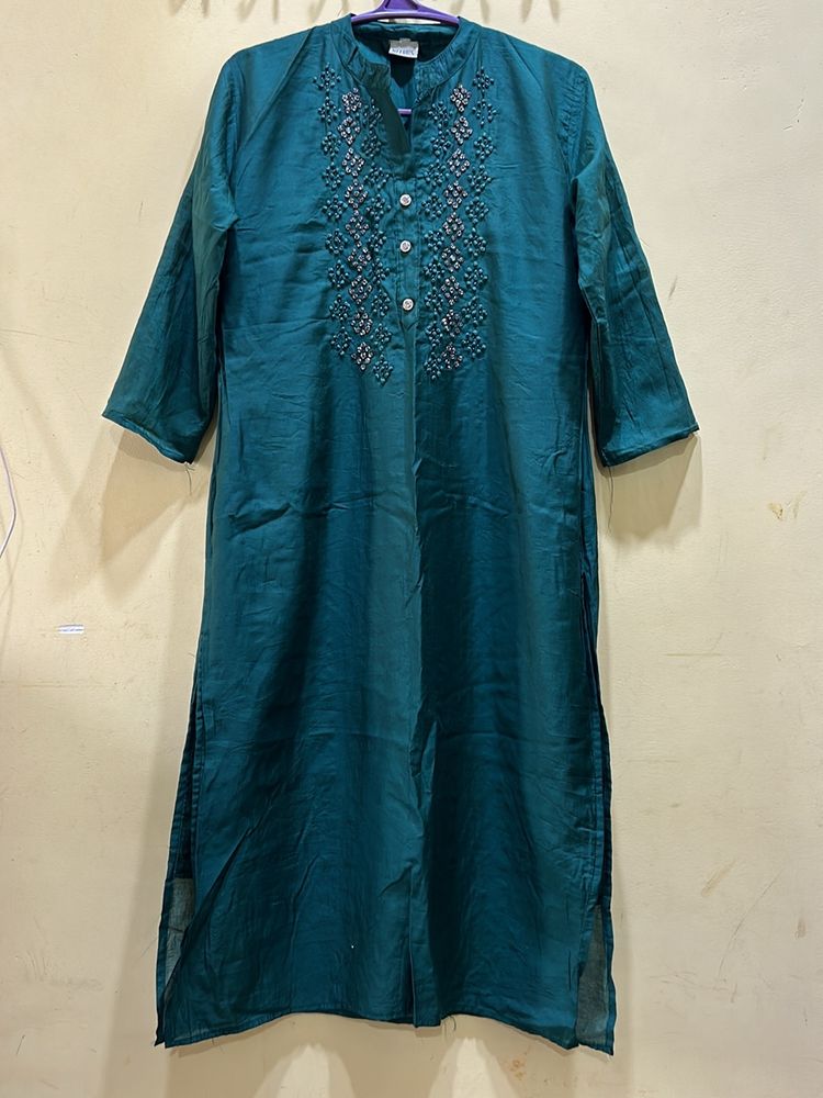 Neerus Green Kurta Size L