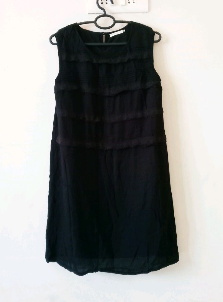 Black Dress / Regular Fit Middle Length