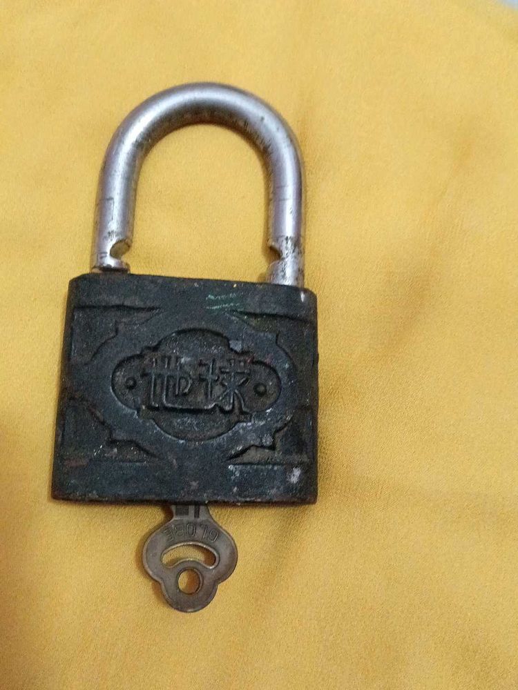 Lock.   Tala Chabi