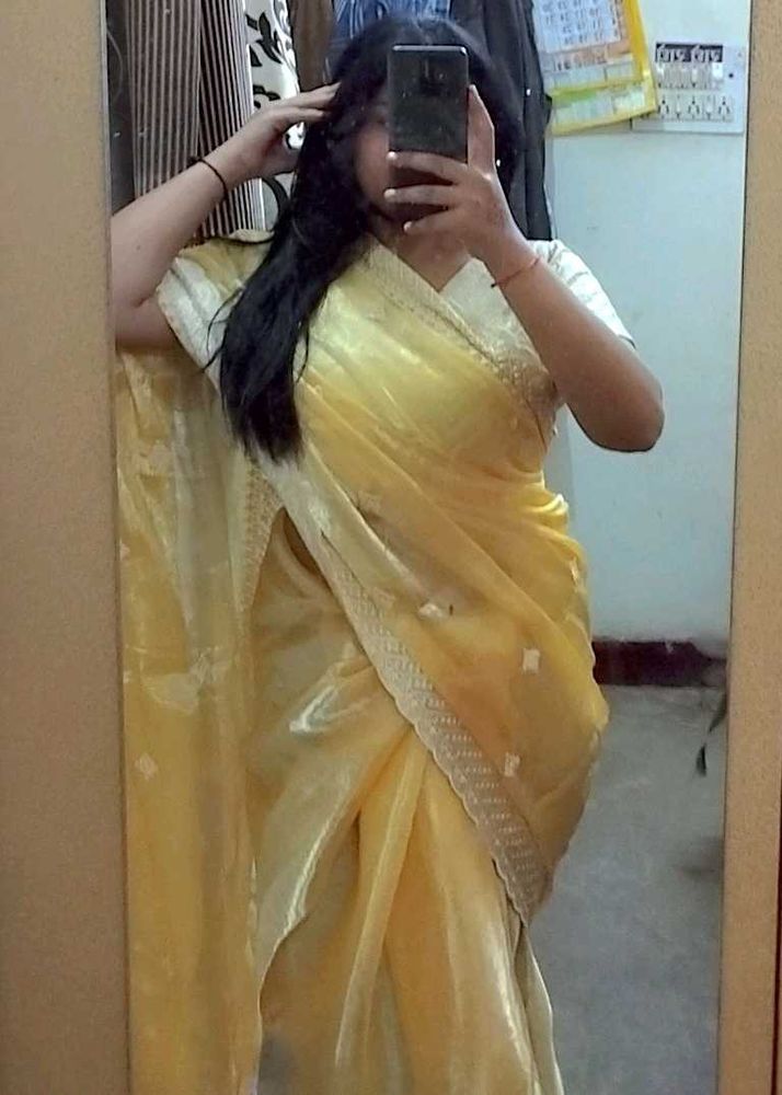 Golden Shinny Saree✨